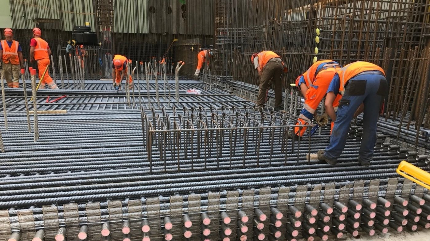 Bewehrungsstahl auf einer Großbaustelle